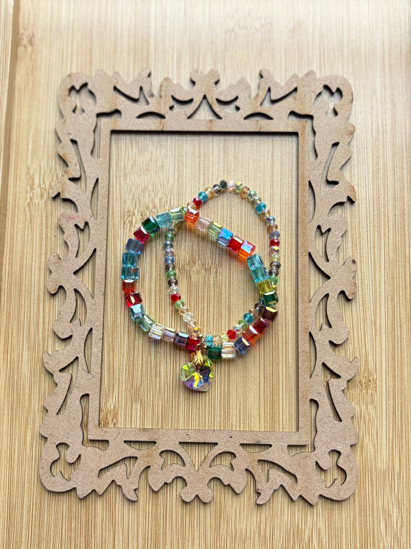 Cube + Round Faceted Beads Bracelete Aurora Pendant (Multicolour)