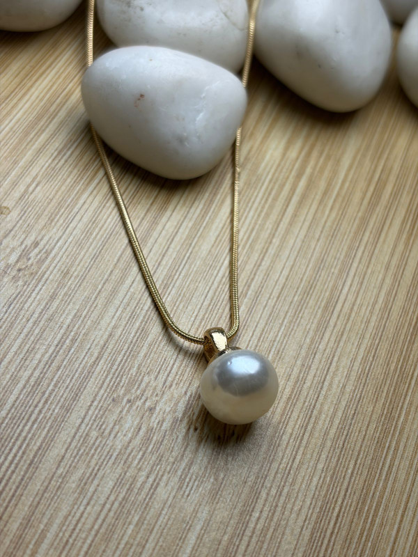 Solitaire White Pearl Drop Pendant Gold Chain